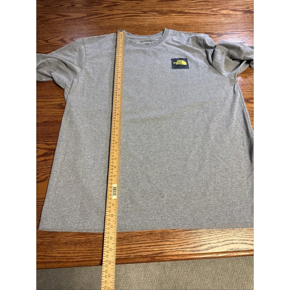The North Face Mens L Long Sleeve Spellout T-Shirt Back Graphic Gray Outdoors